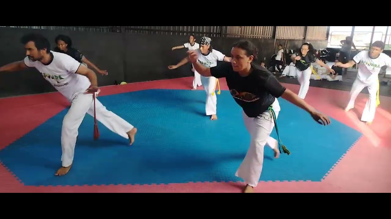 Profesor Logan na área 💪🏼😄👍🏼 Hoy entrenamiento a las 3pm no falten 
