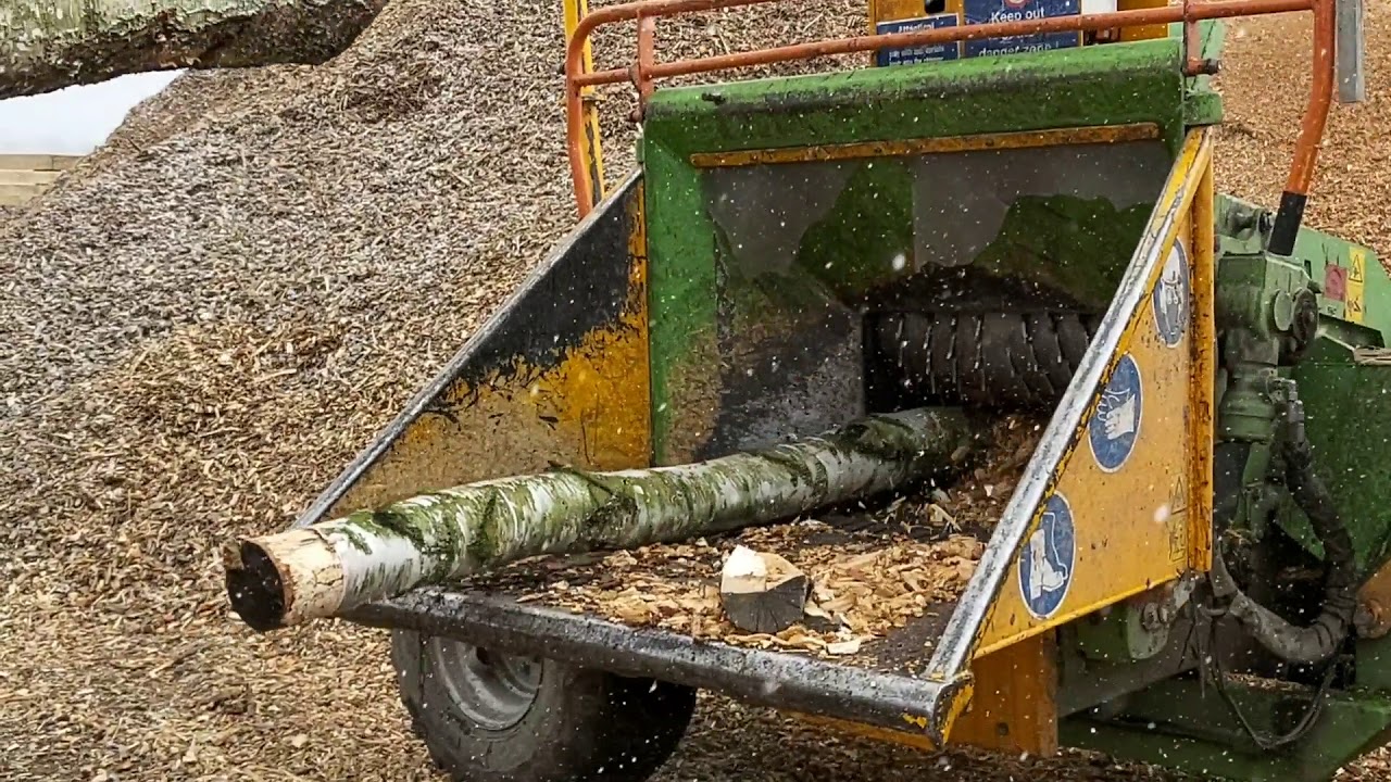 Zrębkowanie. Rębak Heizohack HM 8-400 + Fendt. Przyczepa leśna More Maskiner