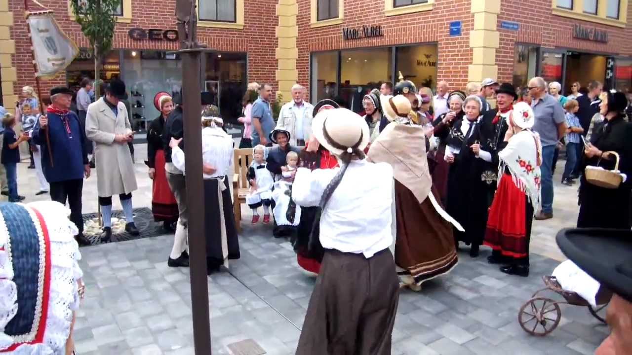 Ochtruper Leineweber tanzen im Factory Outlet ...