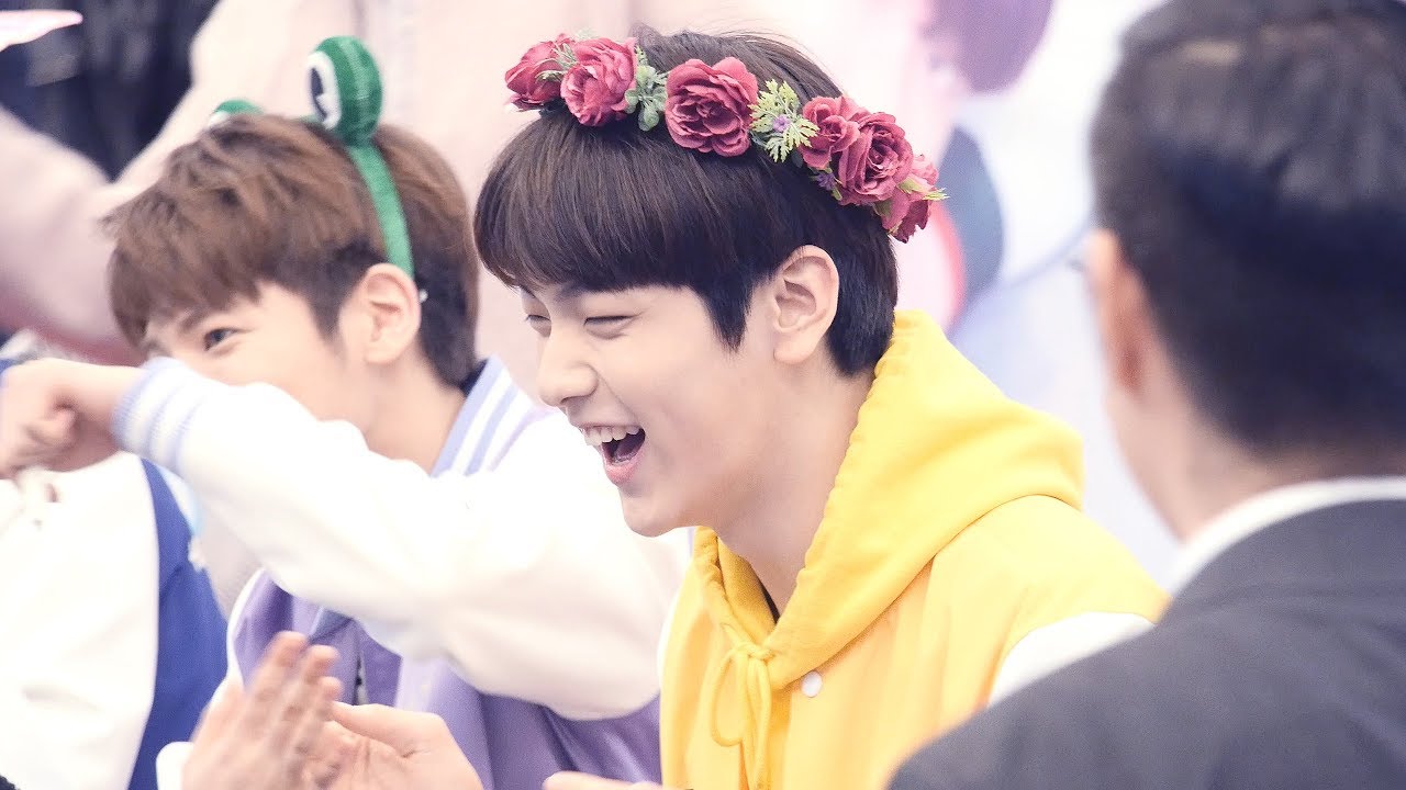 190317 TXT(투바투) 수빈 SOOBIN (feat. 태현 TAEHYUN) : 팬사인회 fansign event : 분당 AK플라자