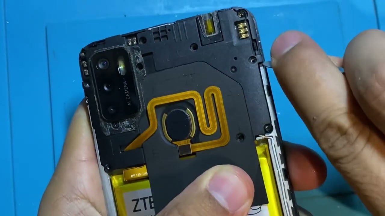 Como cambiar batería zte a7s
