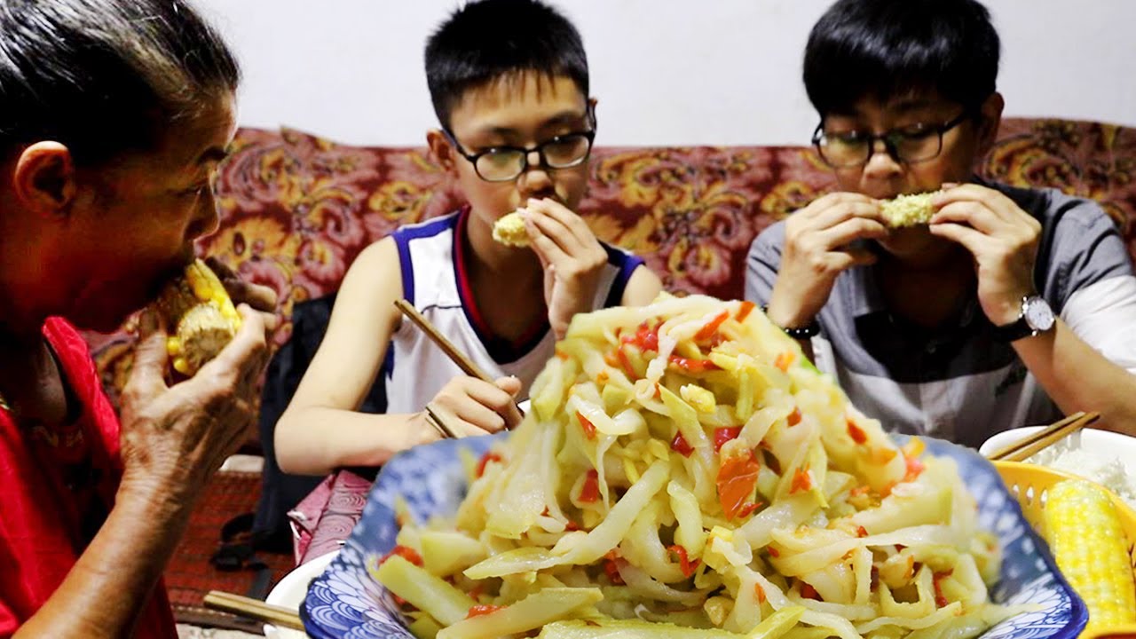 前几天腌的付瓜酸，老妈下厨来炒，老九吃的越来越上瘾！【湘西九九美食】