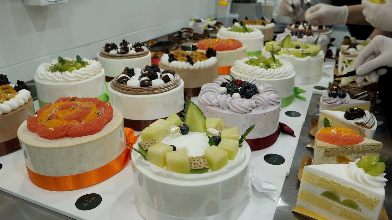 정성 가득 담긴 건강한 프리미엄 케이크를 즐겨보세요! 생크림 케이크 데코레이션 / How to make fruit cakes - Korean food