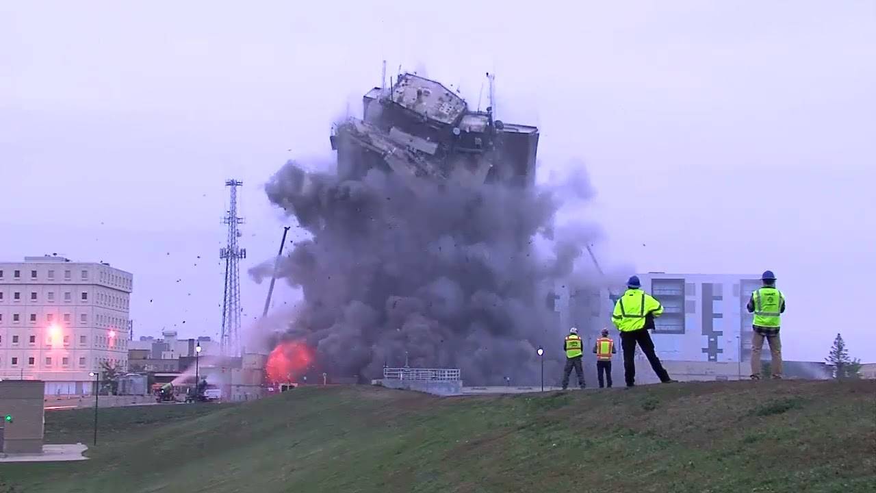 Watch the implosion of Fargo's Lashkowitz High Rise after 50 years in the skyline