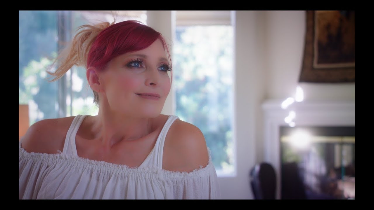 Jenna Laurise - Waves (Official Music Video)