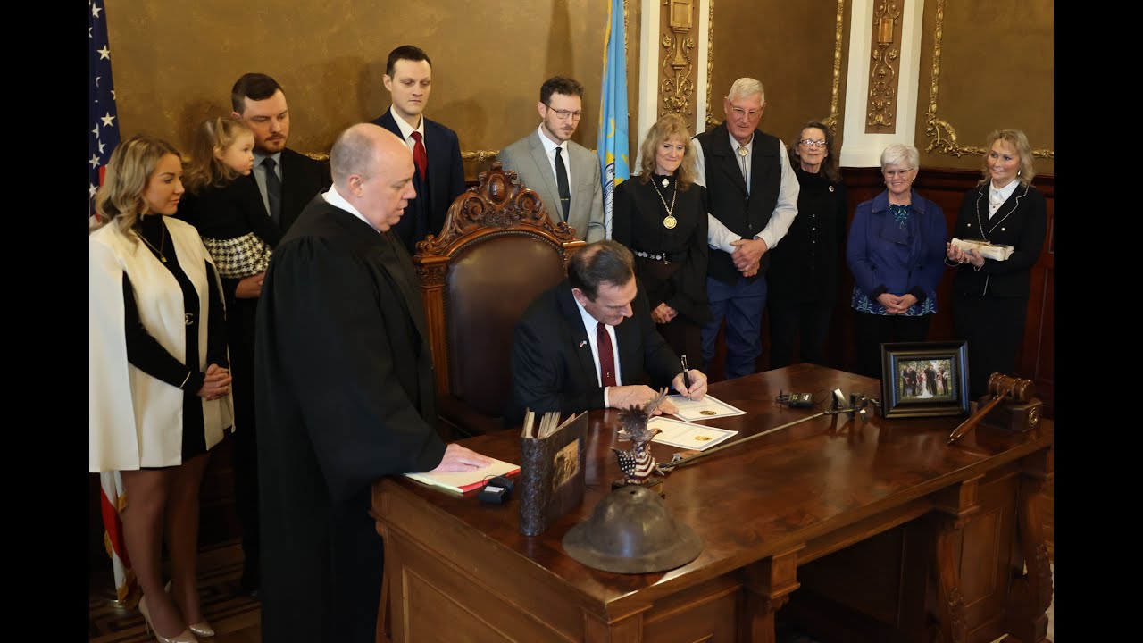 Gov. Larry Rhoden takes the oath of office