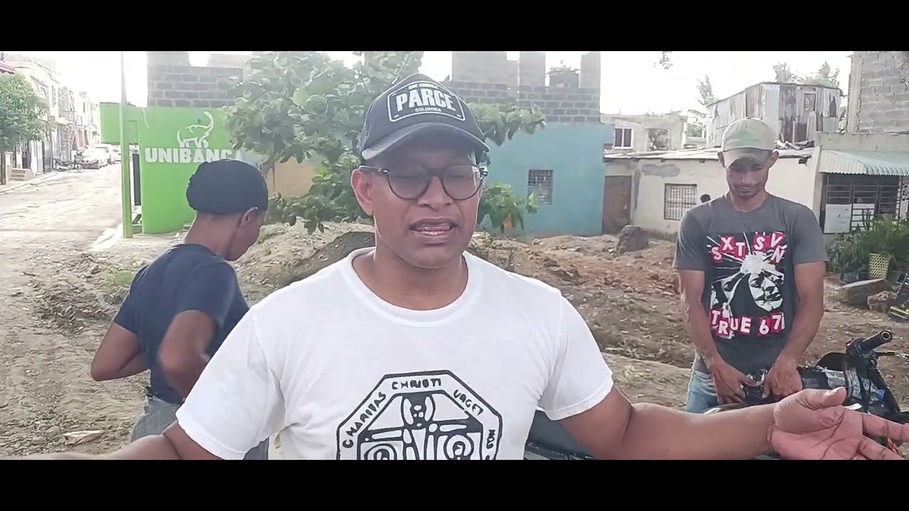 SACERDOTE EDINSON LUCIANO DE VILLA LIBERACIÓN TRABAJANDO JUNTO A LOS LIDERES COMUNITARIOS