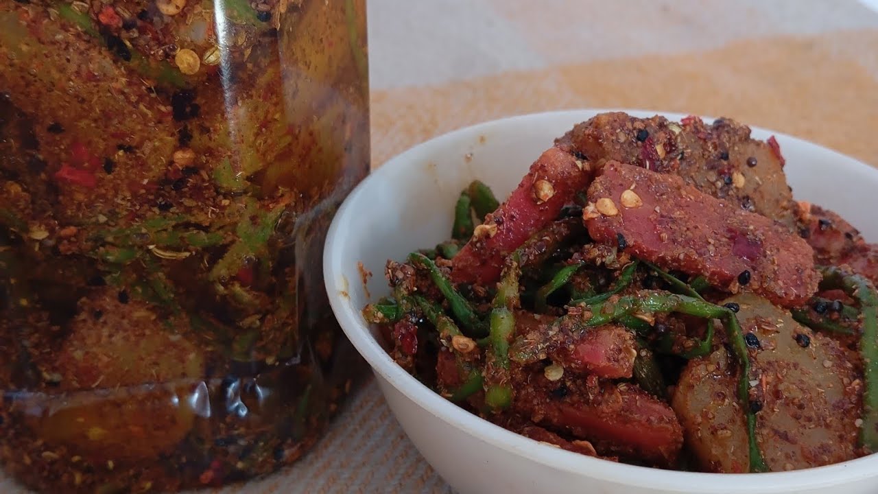 Mazedar Aur Lazeez Sabzi Ka Achar Banany Ka Tareeqa ||Tasty Vegetables Pickle Recipe By Man O Salwa 