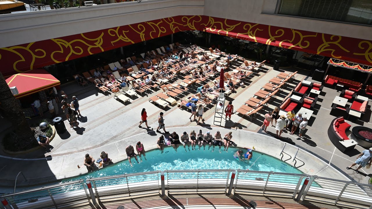 The pool area at the Golden Nugget slide show : 4K Widescreen.