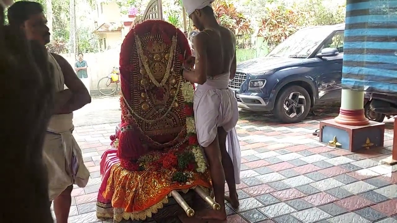 Sri Kavilpadikkal Devi amma para at home
