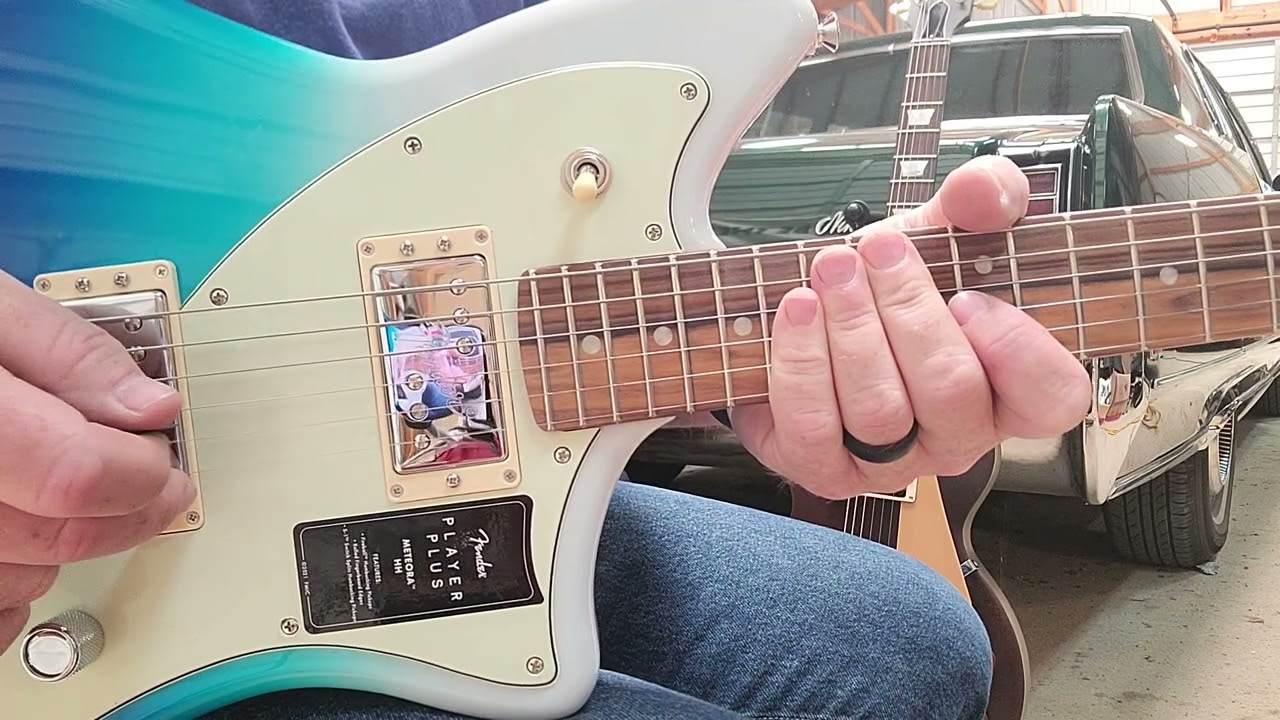 2022 Fender Meteora vs. 2016 Gibson Les Paul Tribute HP - Coil Splitting Sounds and How They Compare