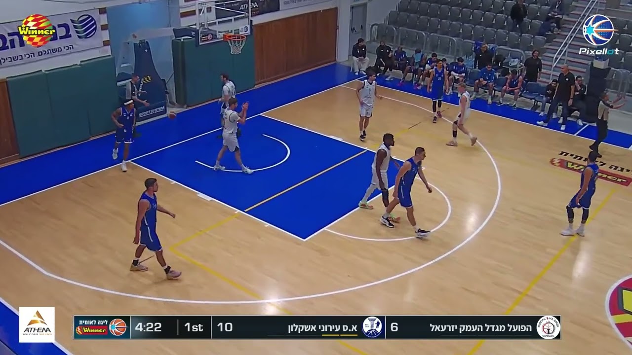 q1 center offense foul