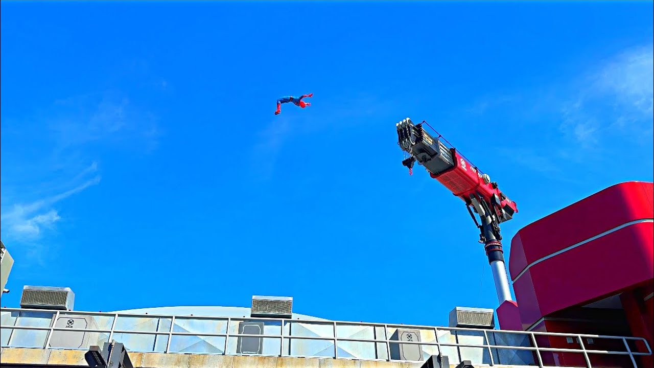 [NEW 2024] SPIDERMAN JUMPING FULL SHOW AT DISNEY CALIFORNIA ADVENTURE - AVENGERS CAMPUS