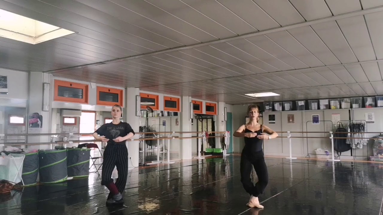 Danse classique - Barre 1C1 au milieu
