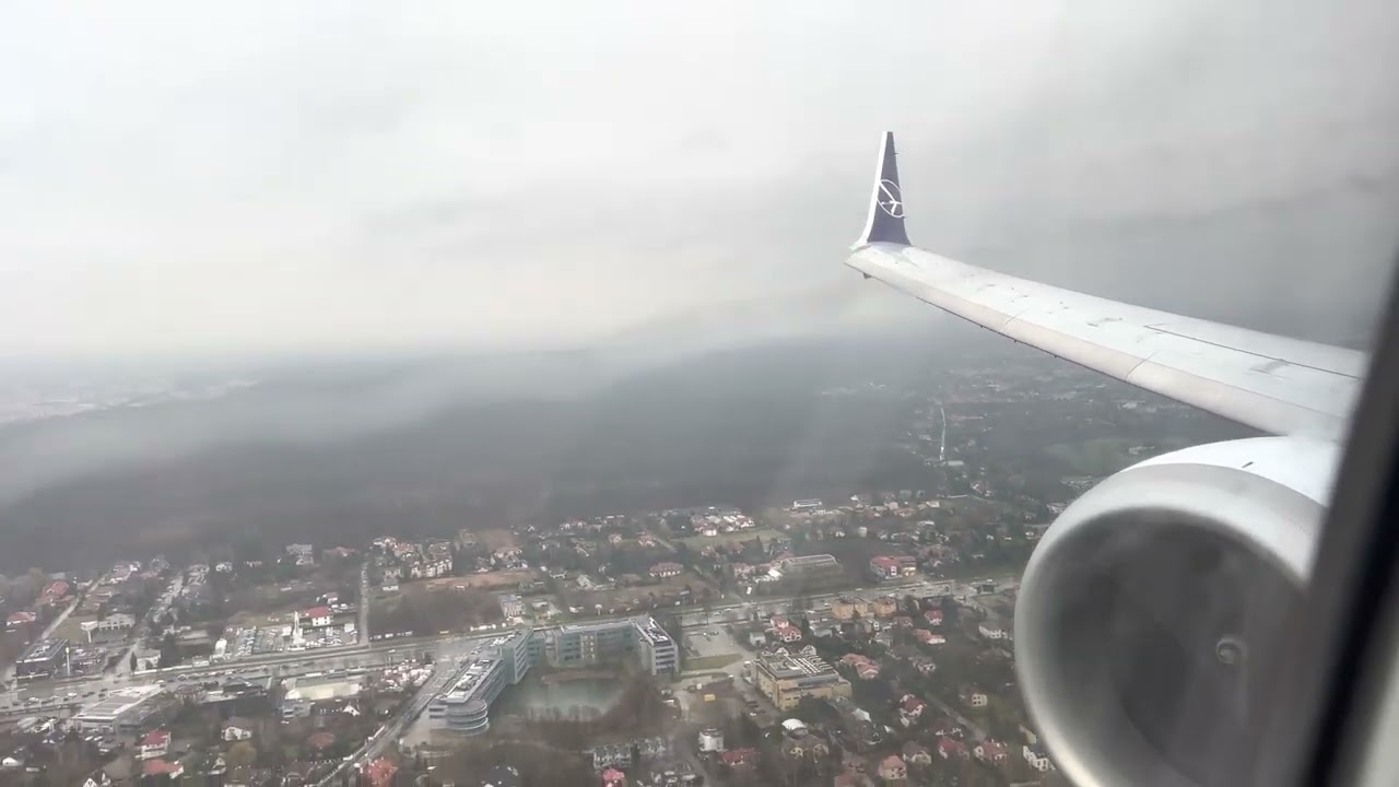 Bad weather Landing & Reverse Thrust on Wet runway at Warsaw! LOT 737 MAX 8