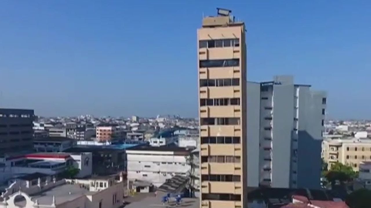 Edificio en peligro de colapso mantiene en zozobra a vecinos y comerciantes de la zona