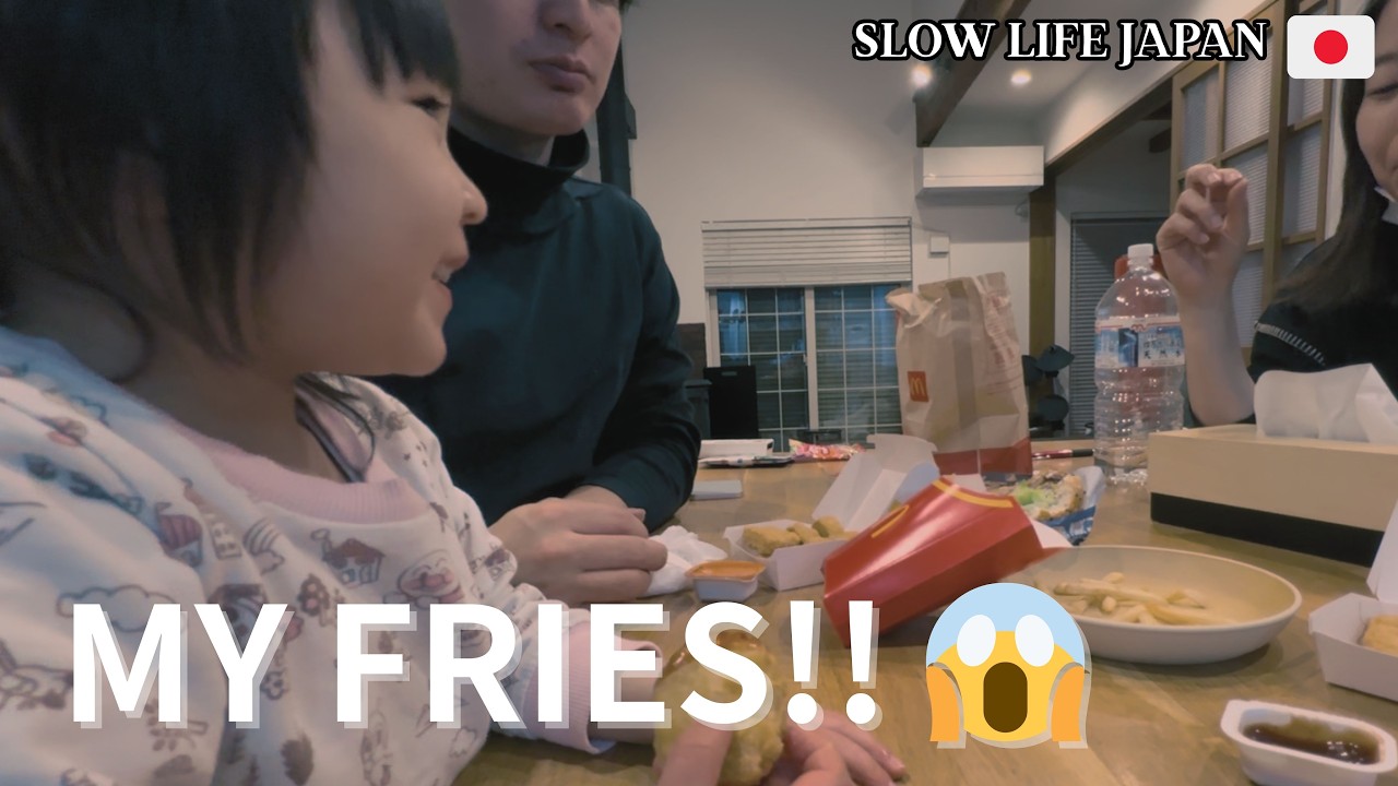 Eating the BEST McDonald's Burger in Snowy Japan 🇯🇵 (Teriyaki McBurger)