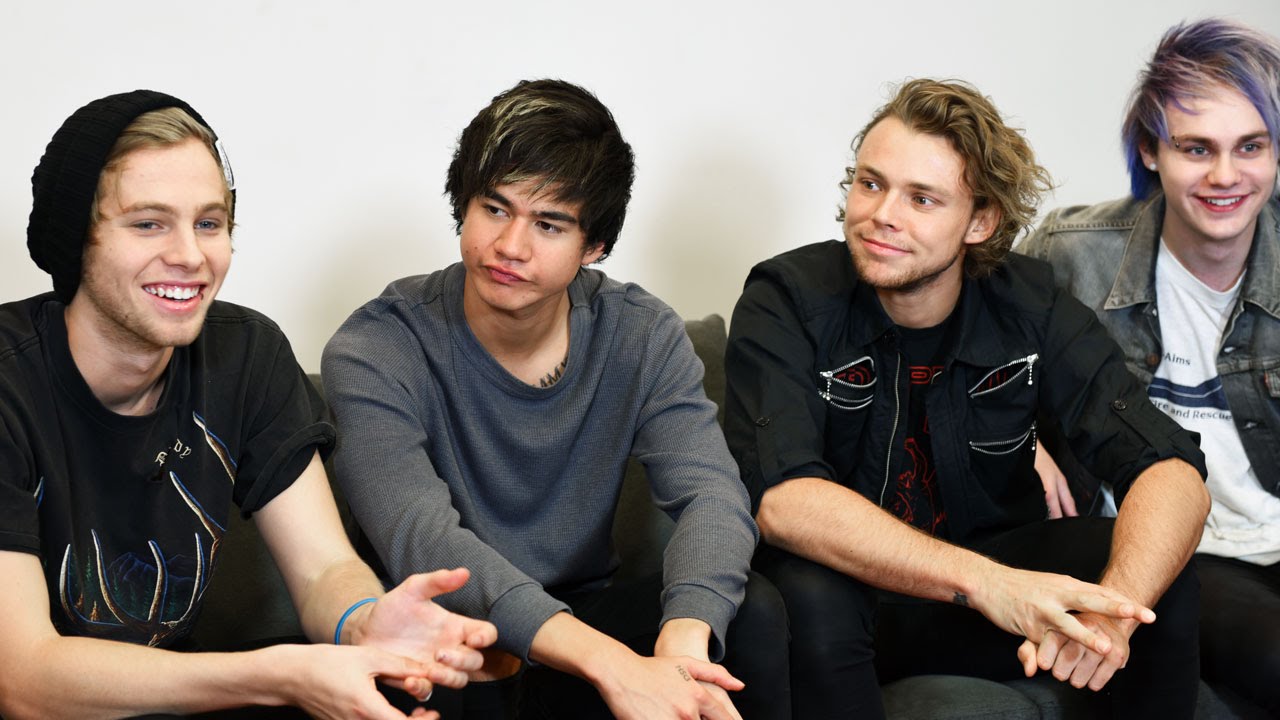 5SOS Interview in JAPAN 「ファイヴ・セカンズ・オブ・サマー(5SOS)」初来日インタビュー！札あげゲームで大盛り上がり！
