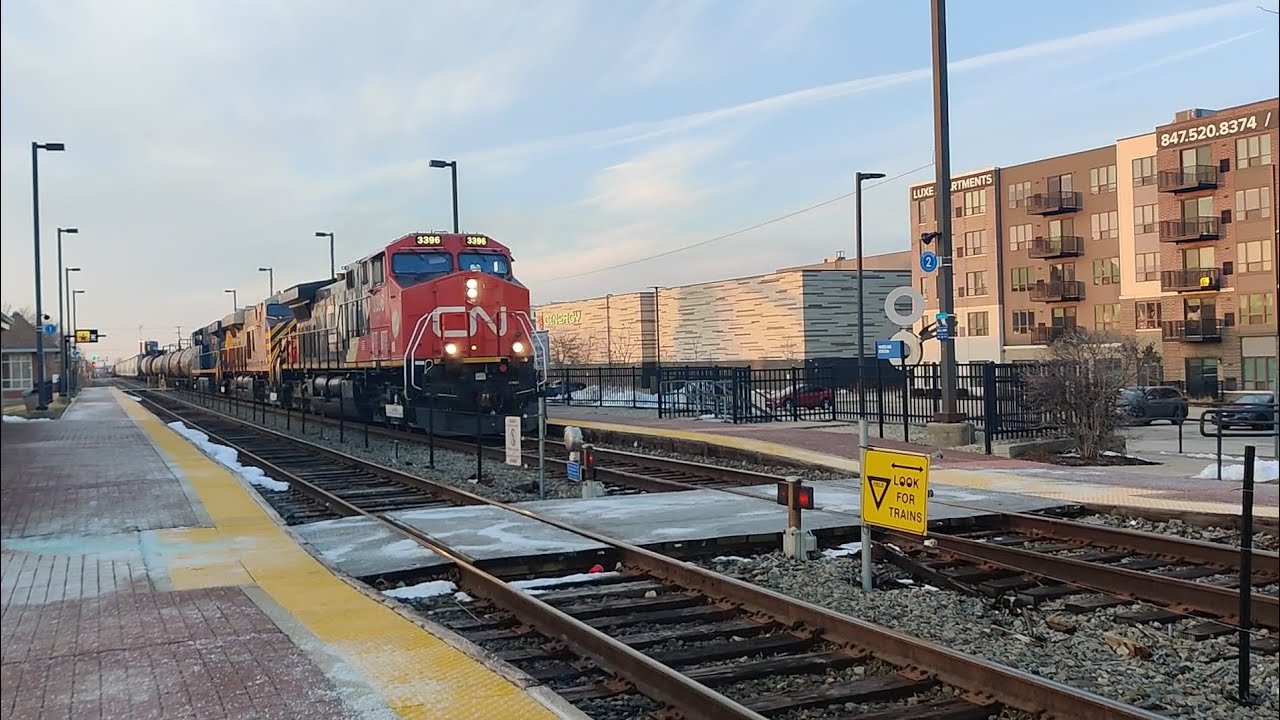 CN freight in wheeling with CSX 5227 