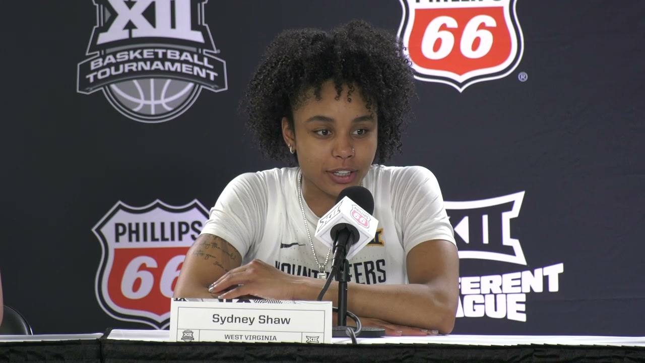 Женская баскетбольная команда WVU: Марк Келлогг, Джиа Кук, Сидни Шоу, Аризона Стэйт. Послематчева...