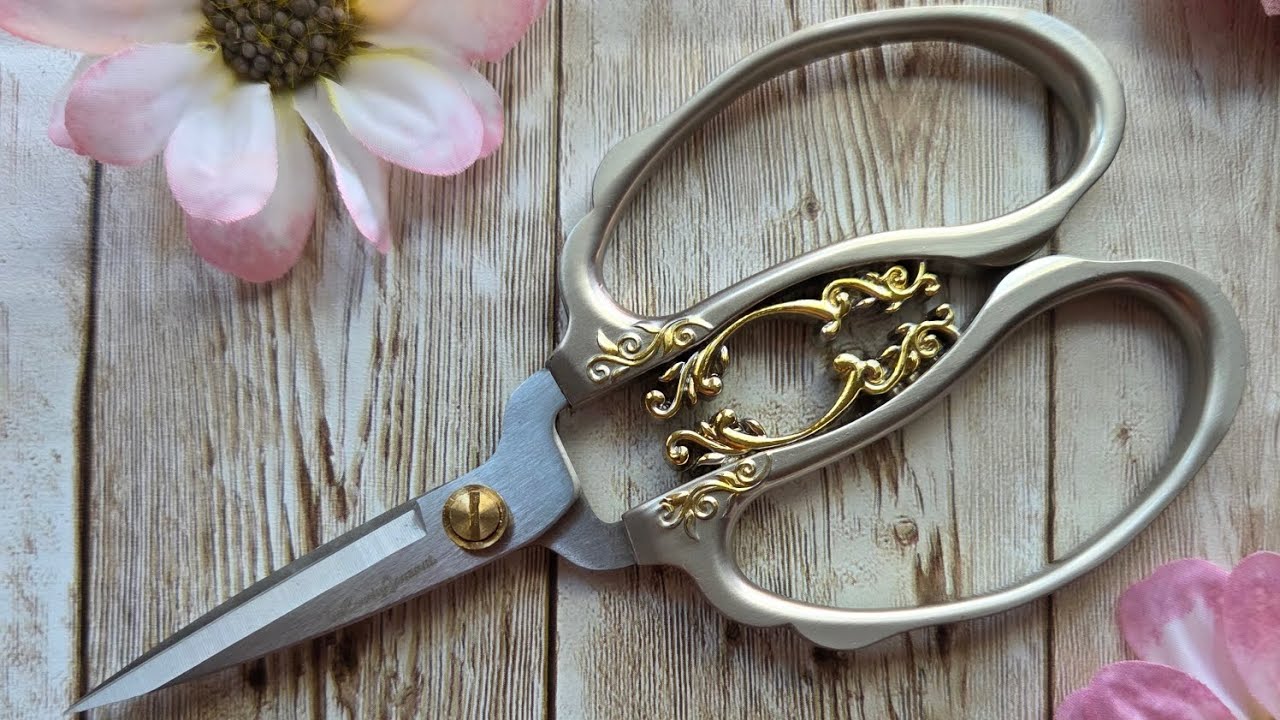 Check out our newest products here: Bookmarks, cutting mats, scissors, and new die cuts!🌻