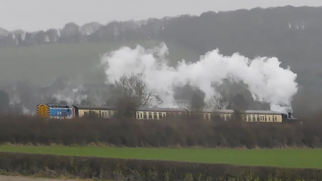 Chinnor & Princes Risborough Railway Santa Special + Huge Tractor and Lorry Convoy!