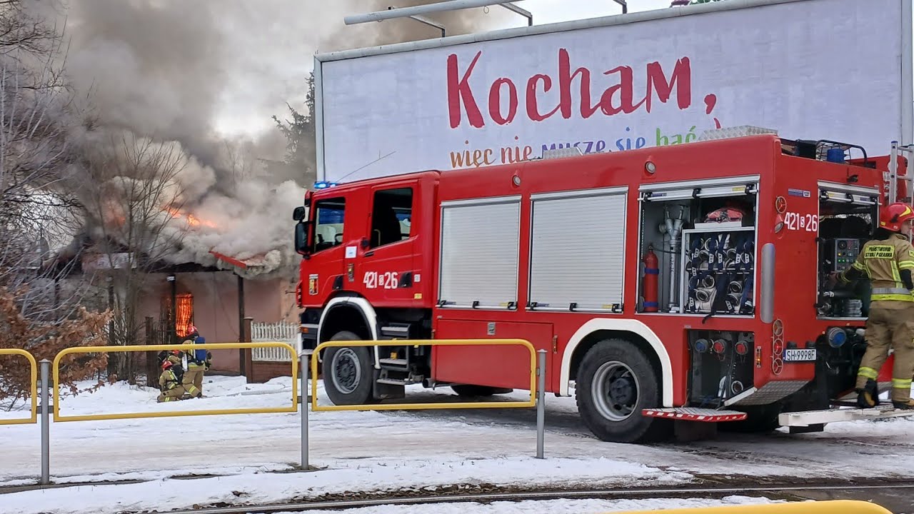 Pożar pustostanu w Parku Śląskim! 21.01.25 - Dojazd 8 Zastępów PSP do zdarzenia!