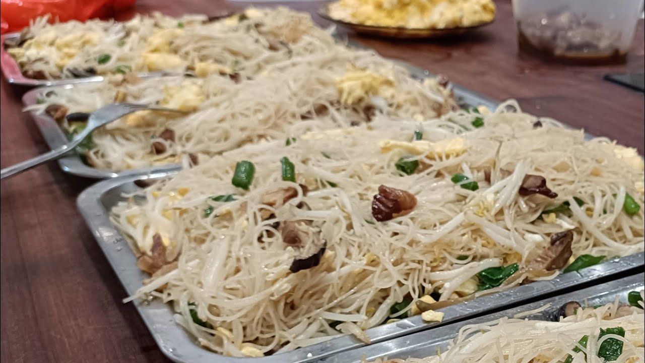 每月一次见见面，欢聚一堂在巴黎： 温州炒粉干、学法文、做手工。。。。六月份老年人厨艺交流活动片段ATELIER  PERSONNES ÂGÉES