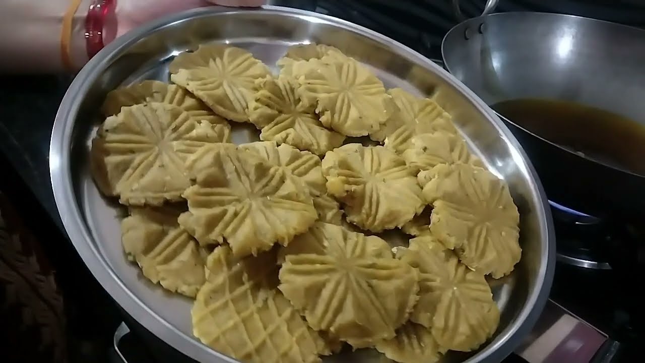 उत्तराखंड की फेमस मिठाई रोट खाने में बहुत स्वाद 😋😋😋#uttarakhandpahadikhana