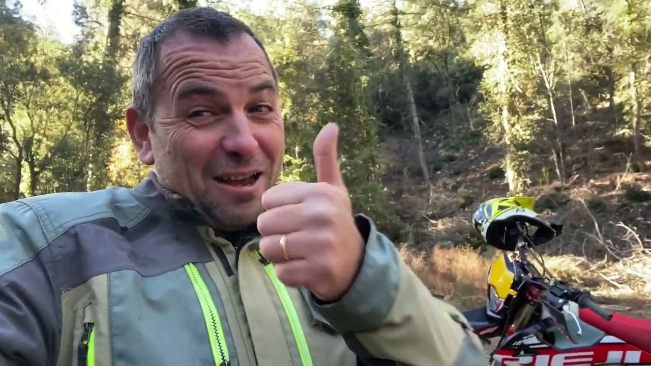 Por petición popular, subo con la Rieju MR Pro la trialerilla y os cuento más cosas...