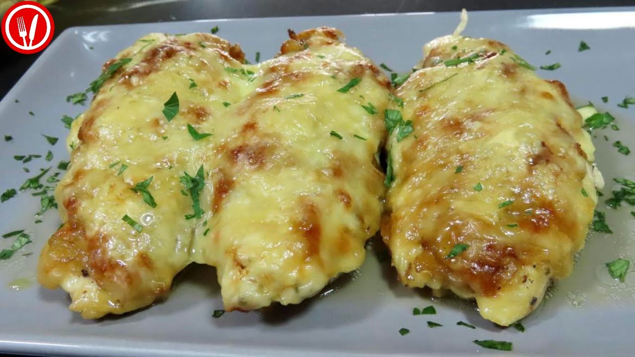 Не знаете, что делать с куриной грудкой? Приготовьте этот простой, но такой вкусный обед!
