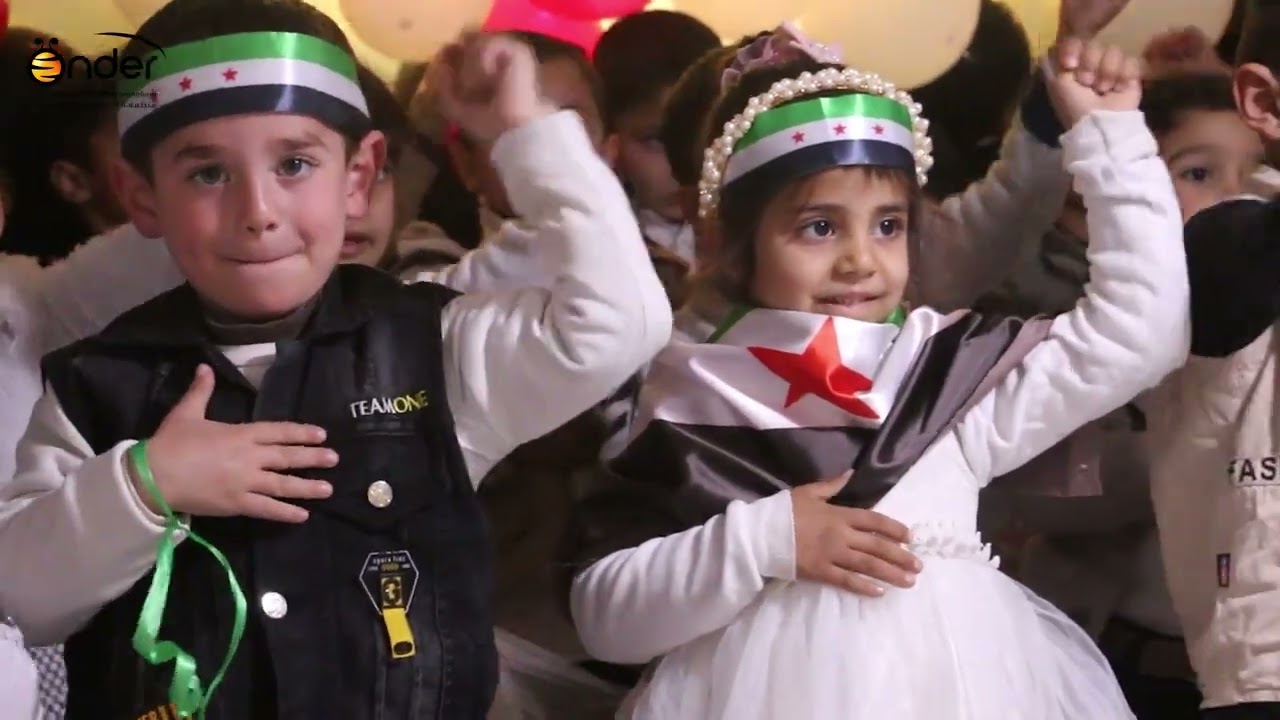 أطفال الروّاد يحتفلون بعيد الثورة السورية في مركز الأتارب