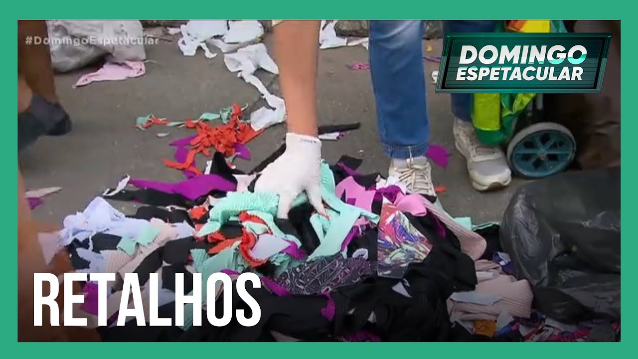 “Caçadoras de tecidos” recolhem retalhos no Brás para complementar a renda