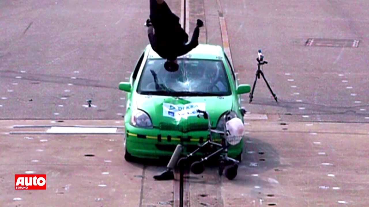 AXA und Dekra Crashtest: Hohe Gefahr für Senioren [HD]