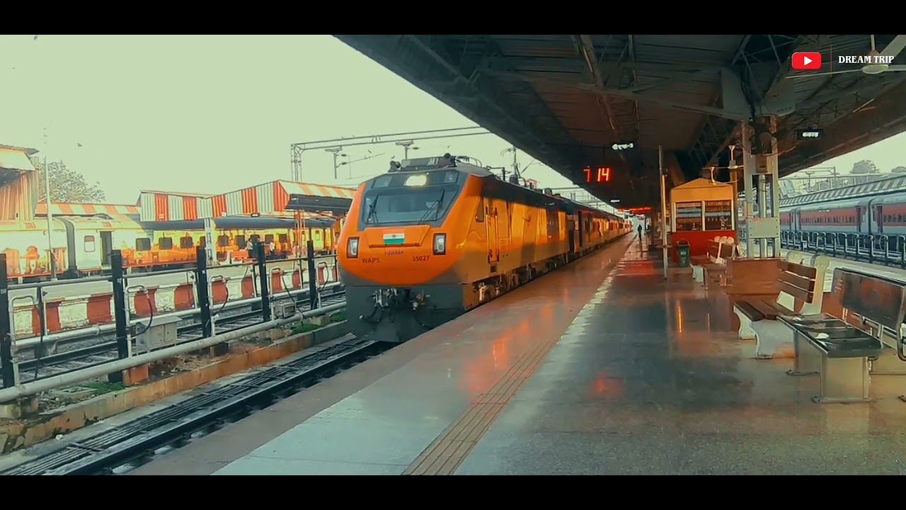 SEALDAH Banaras Amrit Bharat Express[ 22588] Sealdah to Banaras Amrit Bharat Express Wap5 locomotive
