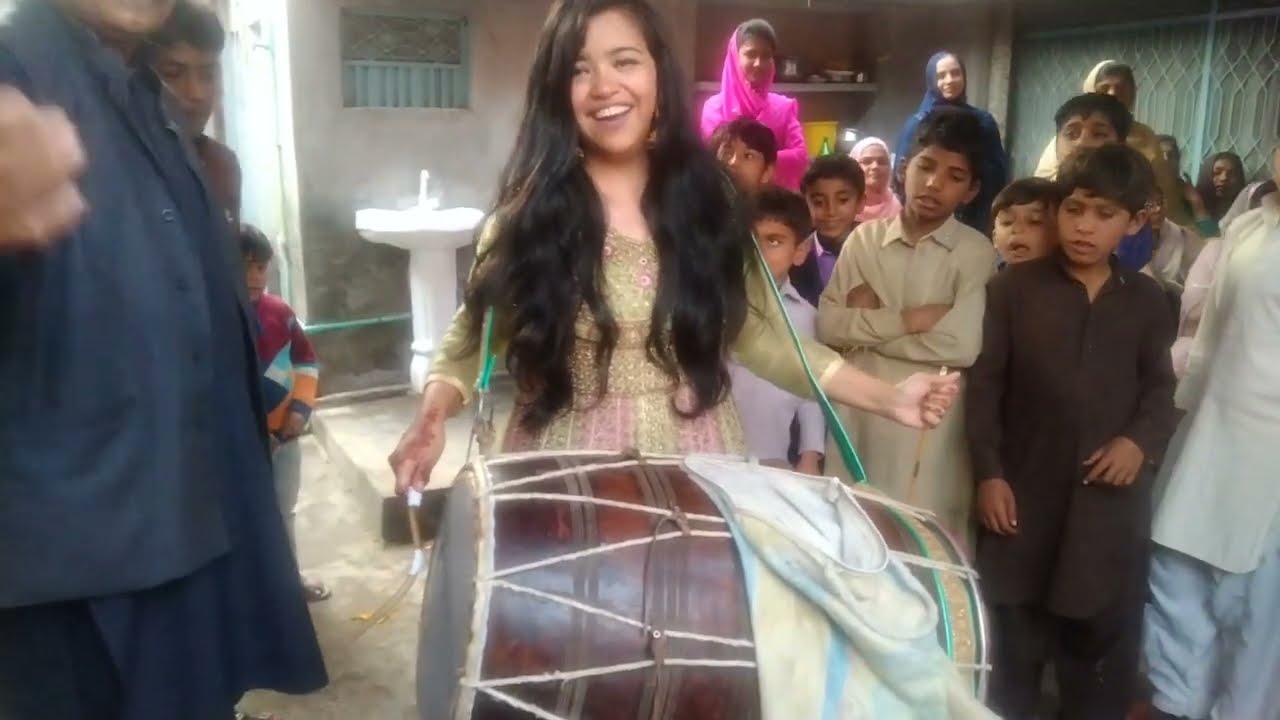 LA CHONA BAILANDO EN PAKISTAN 🇵🇰#bodatime +Mexicana baila el dhol+ menhdi wedding #wallima