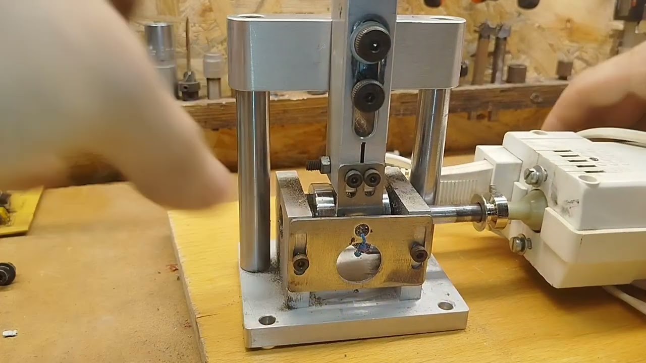 Korowarka do kabli. Montujemy silnik elektryczny. Metodą prób i błędów odnoszę sukces 🤣