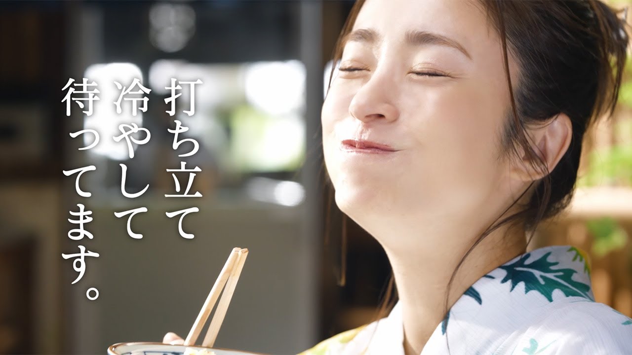 上戸彩、浴衣姿で叫ぶ「鬼おろしの夏が来た！」　「丸亀製麺」新CMに登場