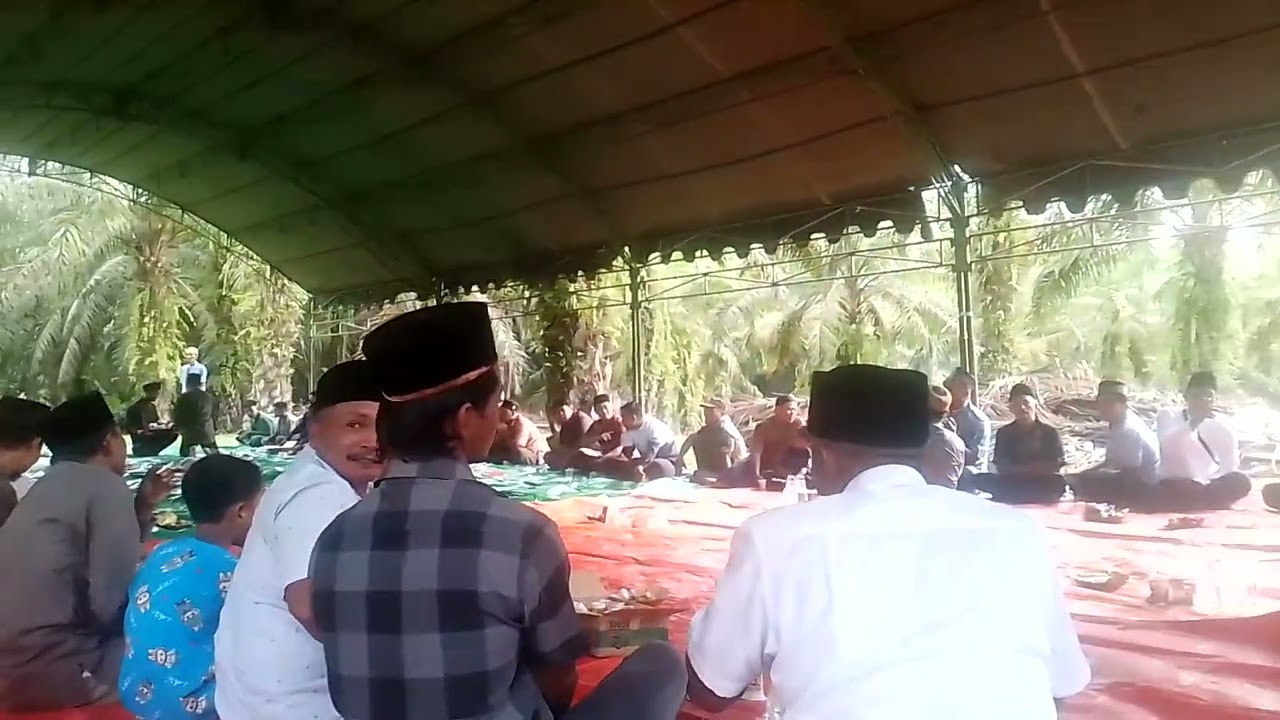 Kami kirim do'a di pemakaman orang orang tua kami 🤲...