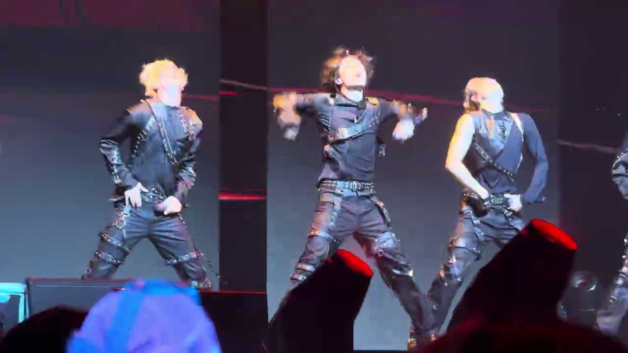 TXT - Upside Down Kiss (250909 San Jose)