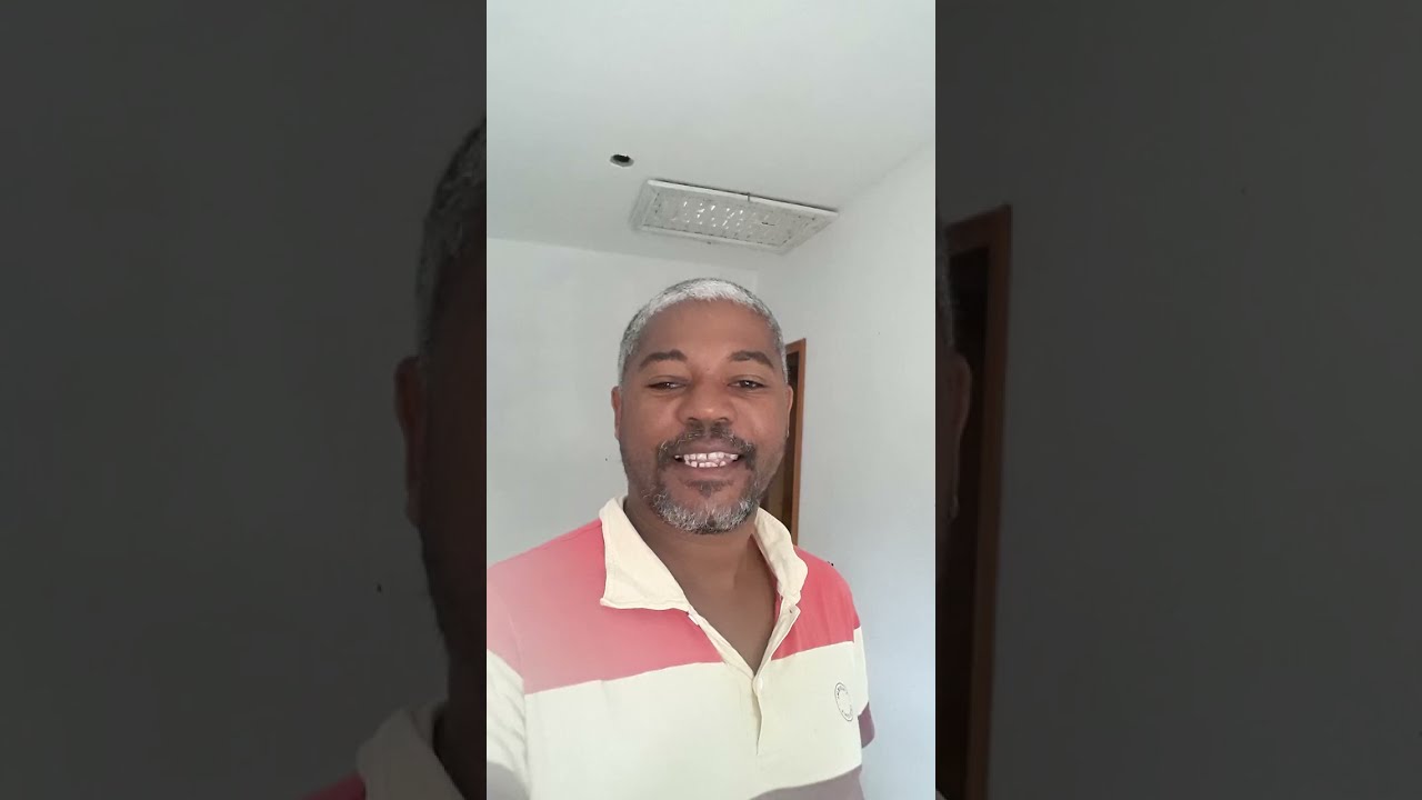 olha como ficou aplicação do cimento queimado  branco no piso do banheiro