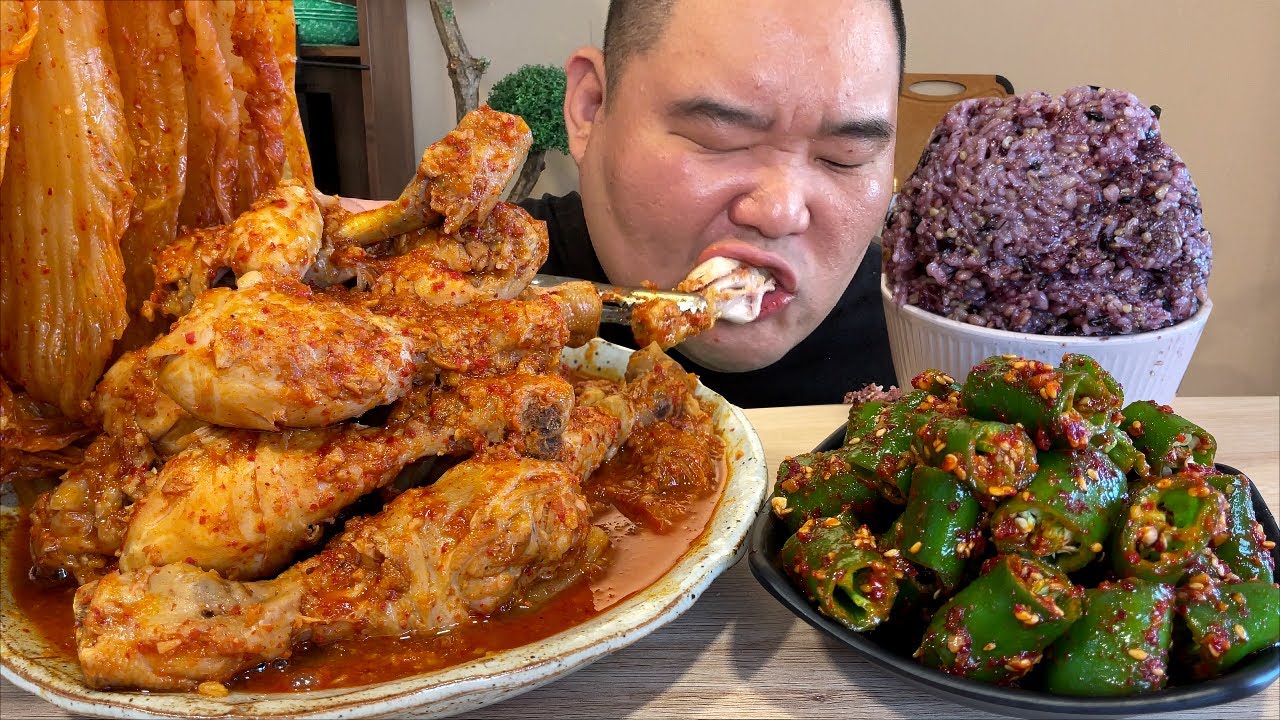 ' 묵은지 닭다리탕 + 양념고추 ' 다른반찬 필요없습니다. 숨참고 먹었습니다. MUKBANG