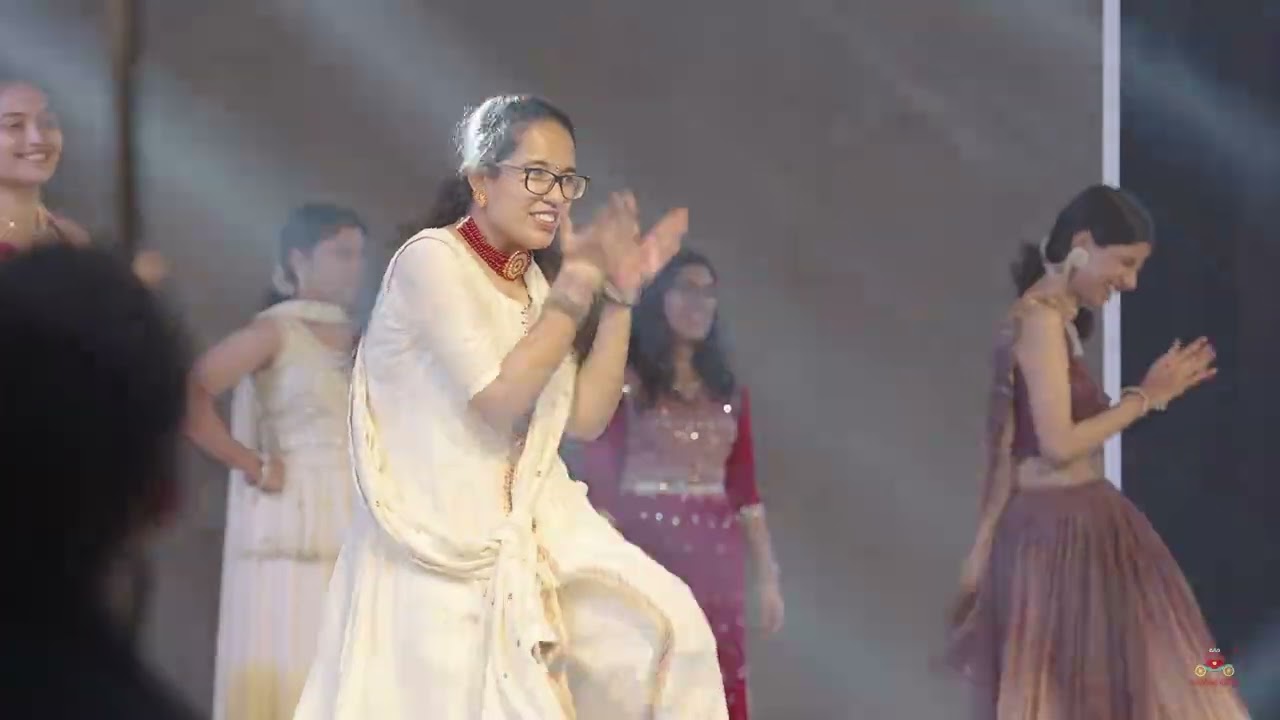 Groom Family Sangeet Dance Performance - Sooraj ki, Tum Tum, Tumse milke, London Thumkda and Muqabla