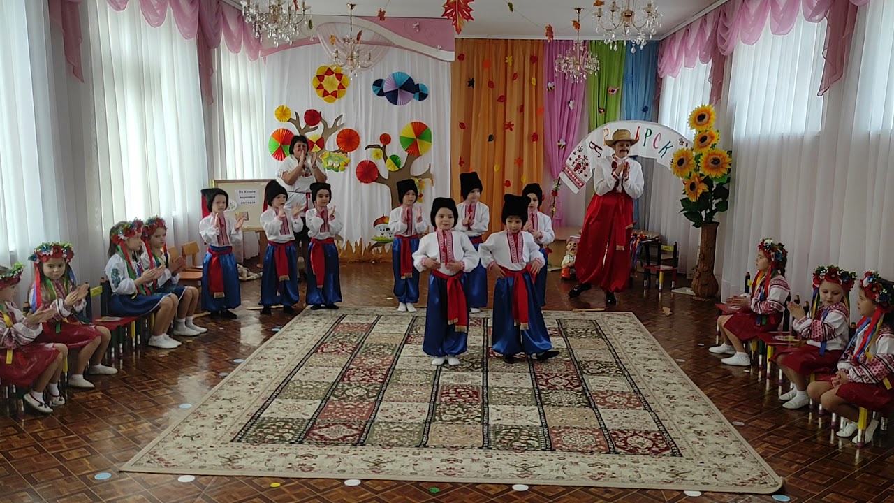 Гопак козаків в дитячому садку