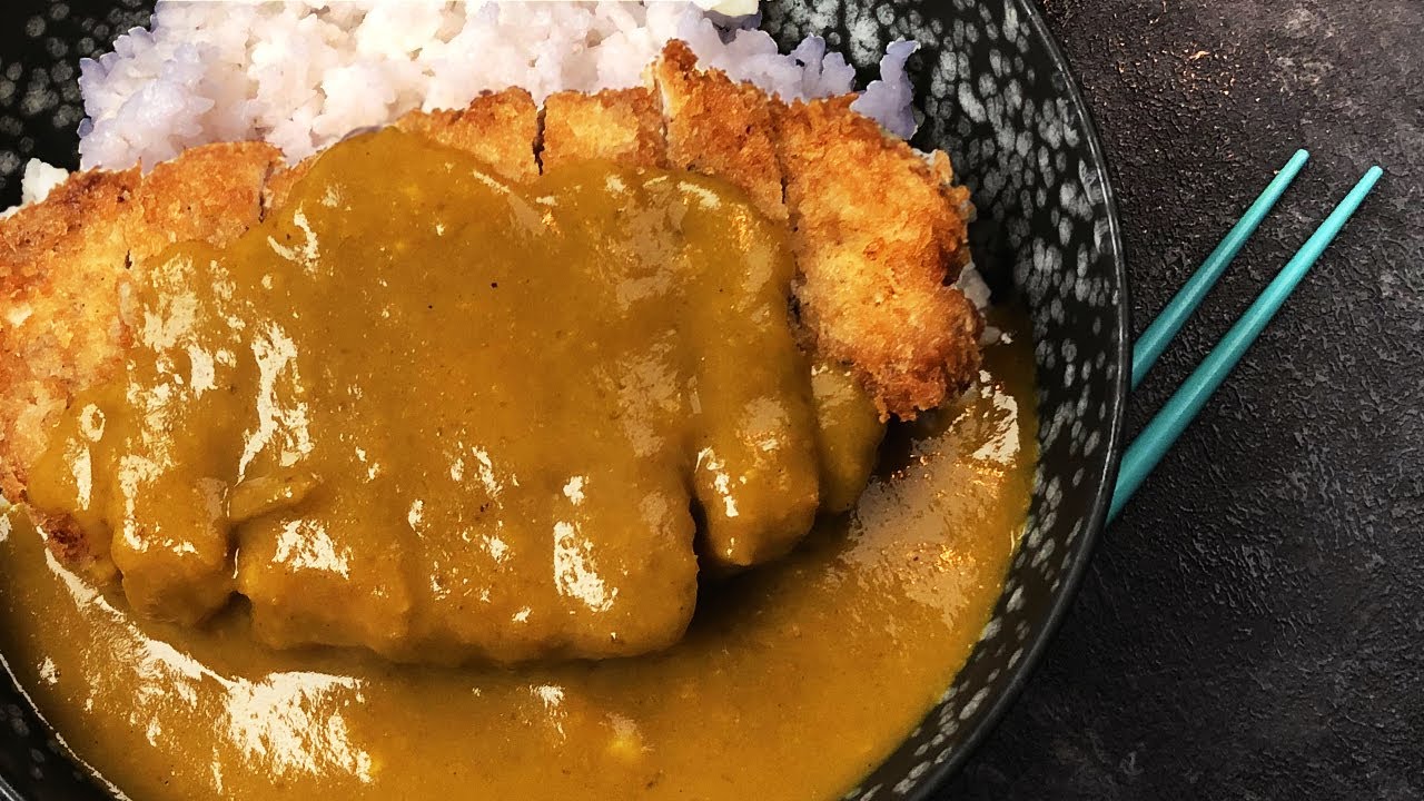 Katsukare | Chuleta de cerdo empanada con salsa de curry y arroz
