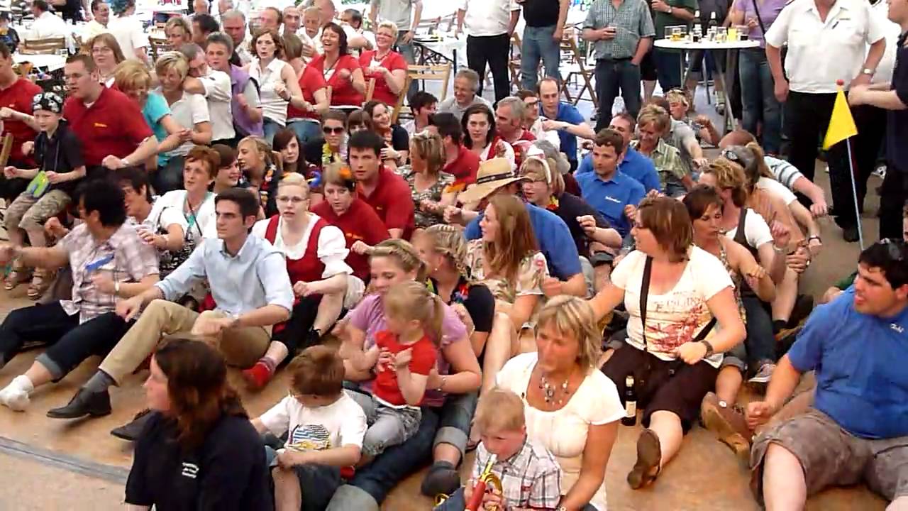 Klompenball Overhetfeld 2010 - Ruderboot