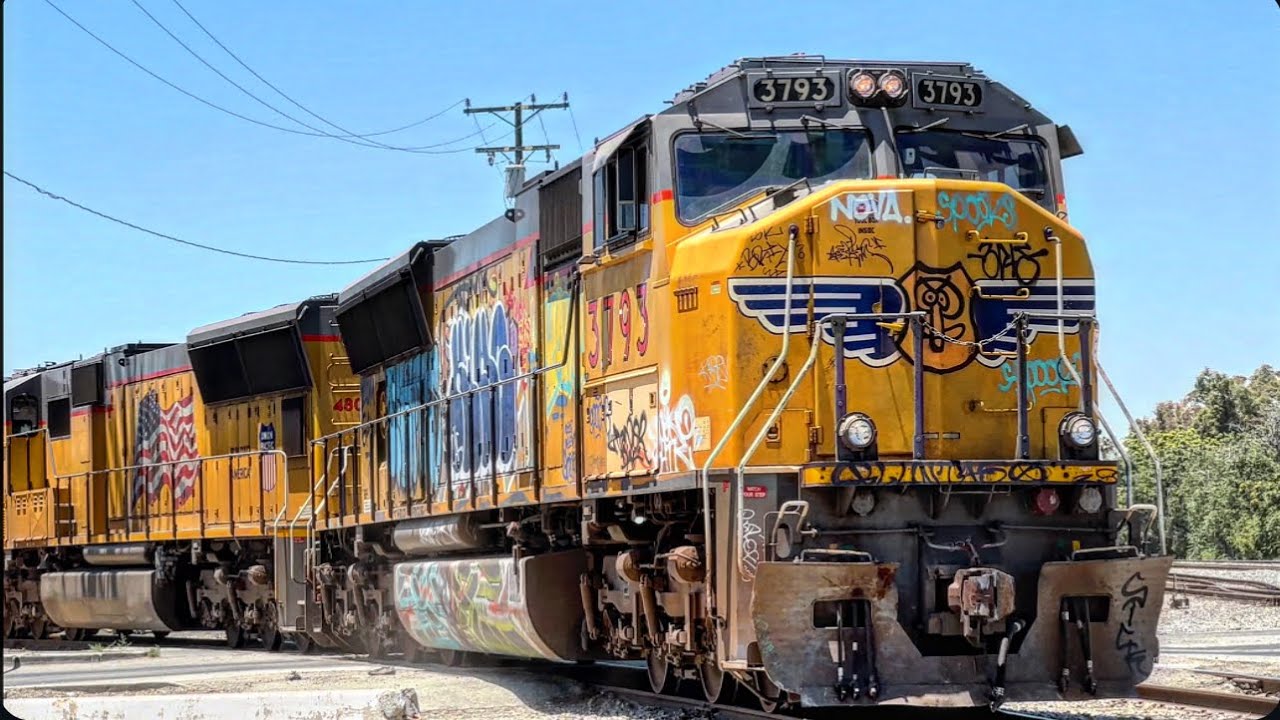 UP 3793 leads the LOB86 up Beaumont hill and working Beaumont 