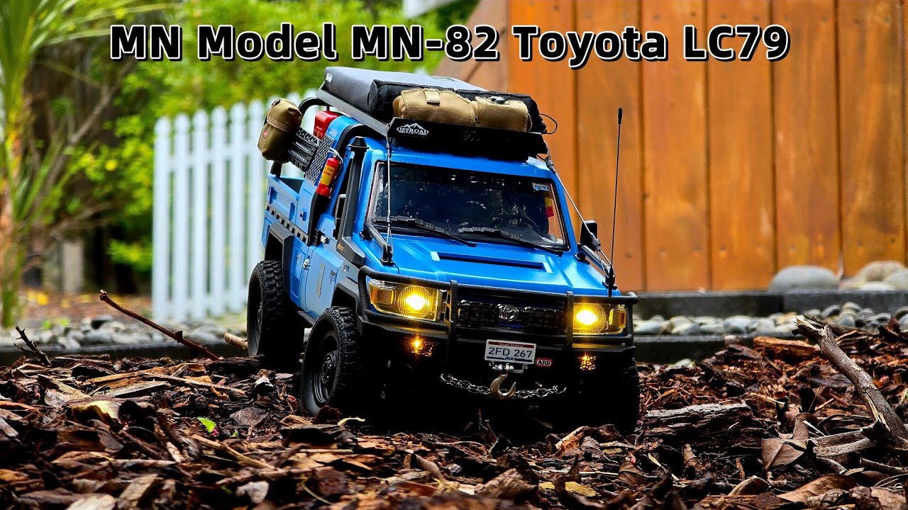 Showcase the upgraded MN Model MN82 licensed 1/12 Toyota LC79  trail truck (莽牛MN82 丰田 LC79 小改下地姿态)