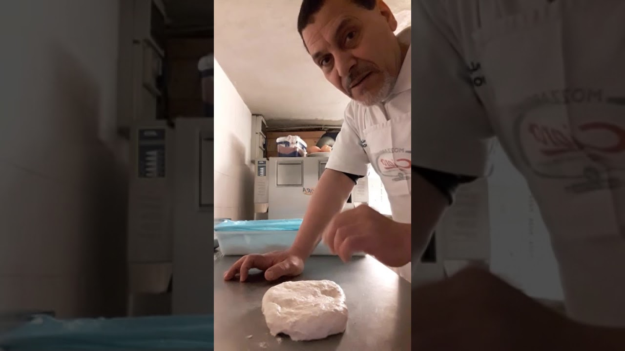 طريقة عمل فوكاتشا( بيتزا) ايطالي.العجينة وطريقة التسوية