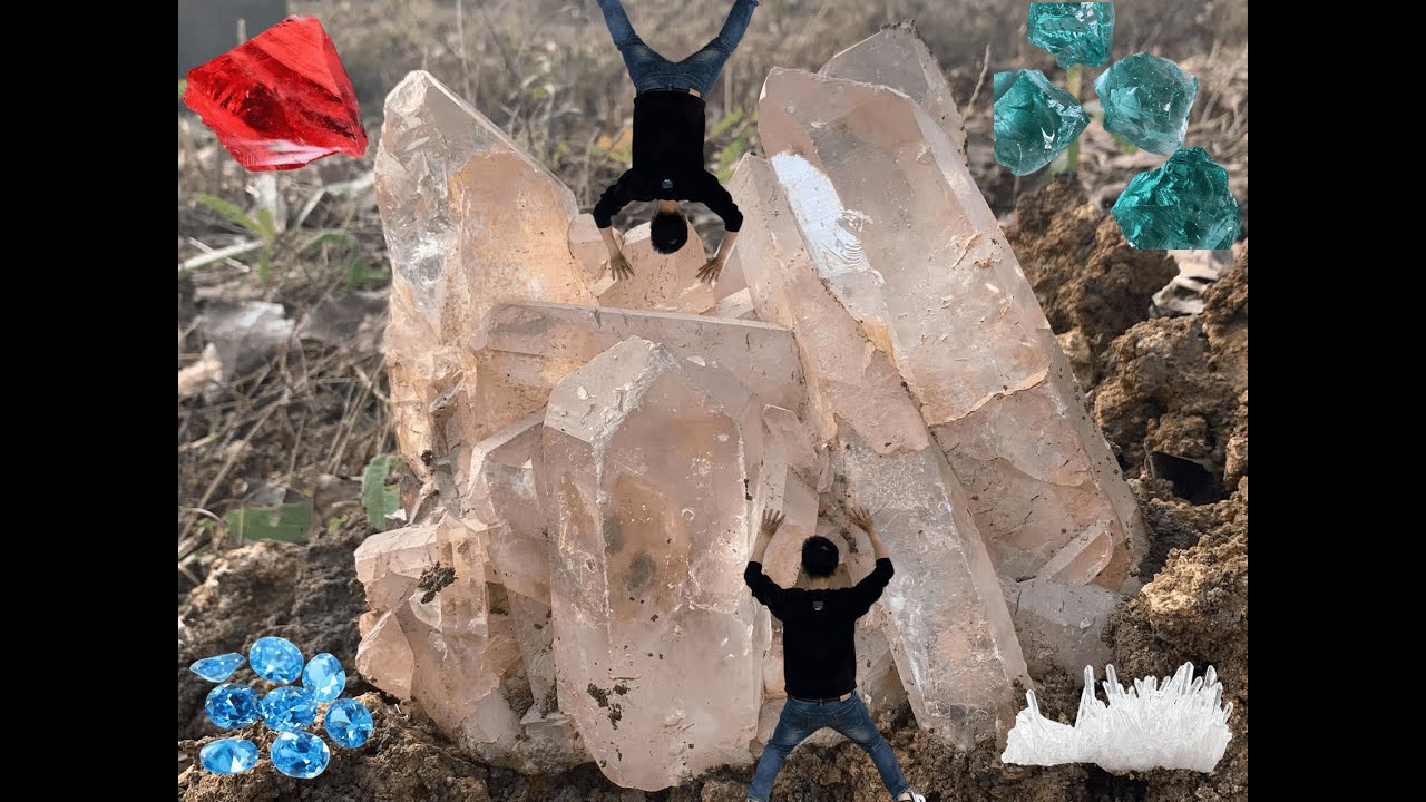 Digging out a natural clear quartz cluster, wow, it's amazing, very beautiful！